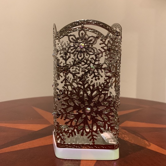 Bath & Body Works Beaded Snowflakes Sleeve Gentle Foaming Soap Holder - Picture 3 of 5